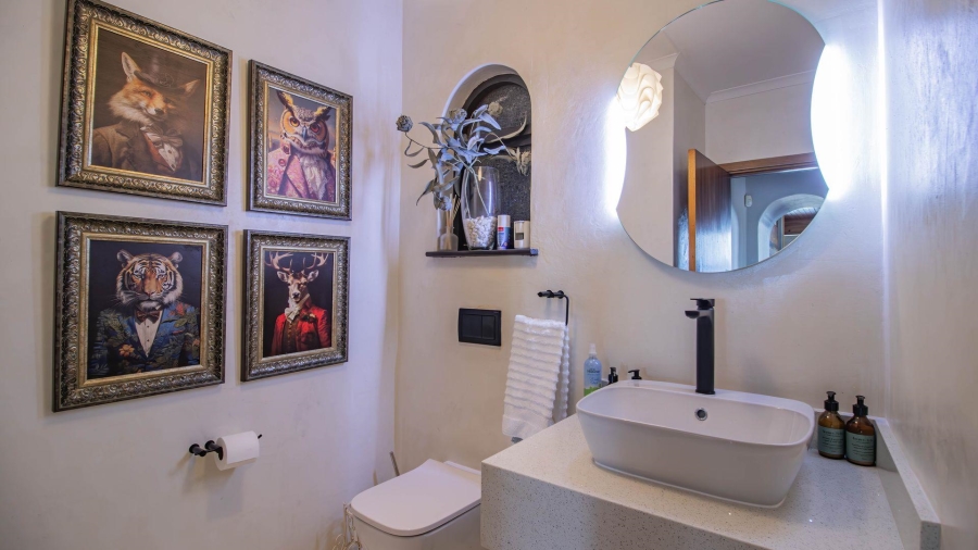 5 Bedroom Property for Sale in Beacon Bay Eastern Cape